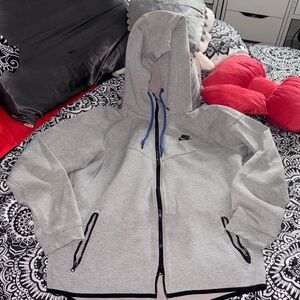 Nike tech Light Gray Zip-Up Hoodie with Blue strings size Large